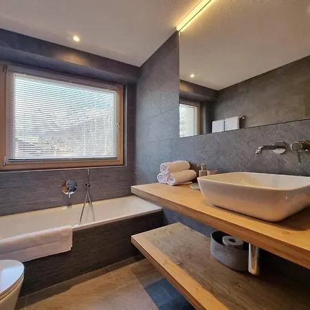 Riverside 2nd Floor North 아파트