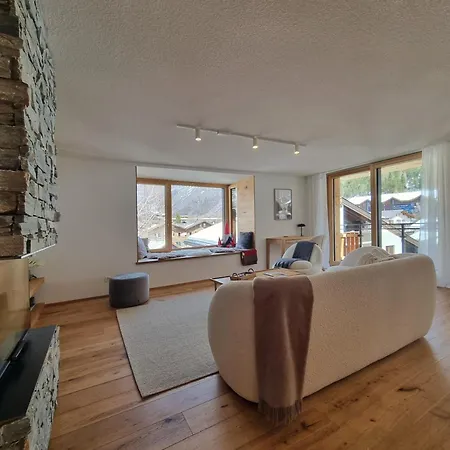 Riverside 2nd Floor North * Saas Fee